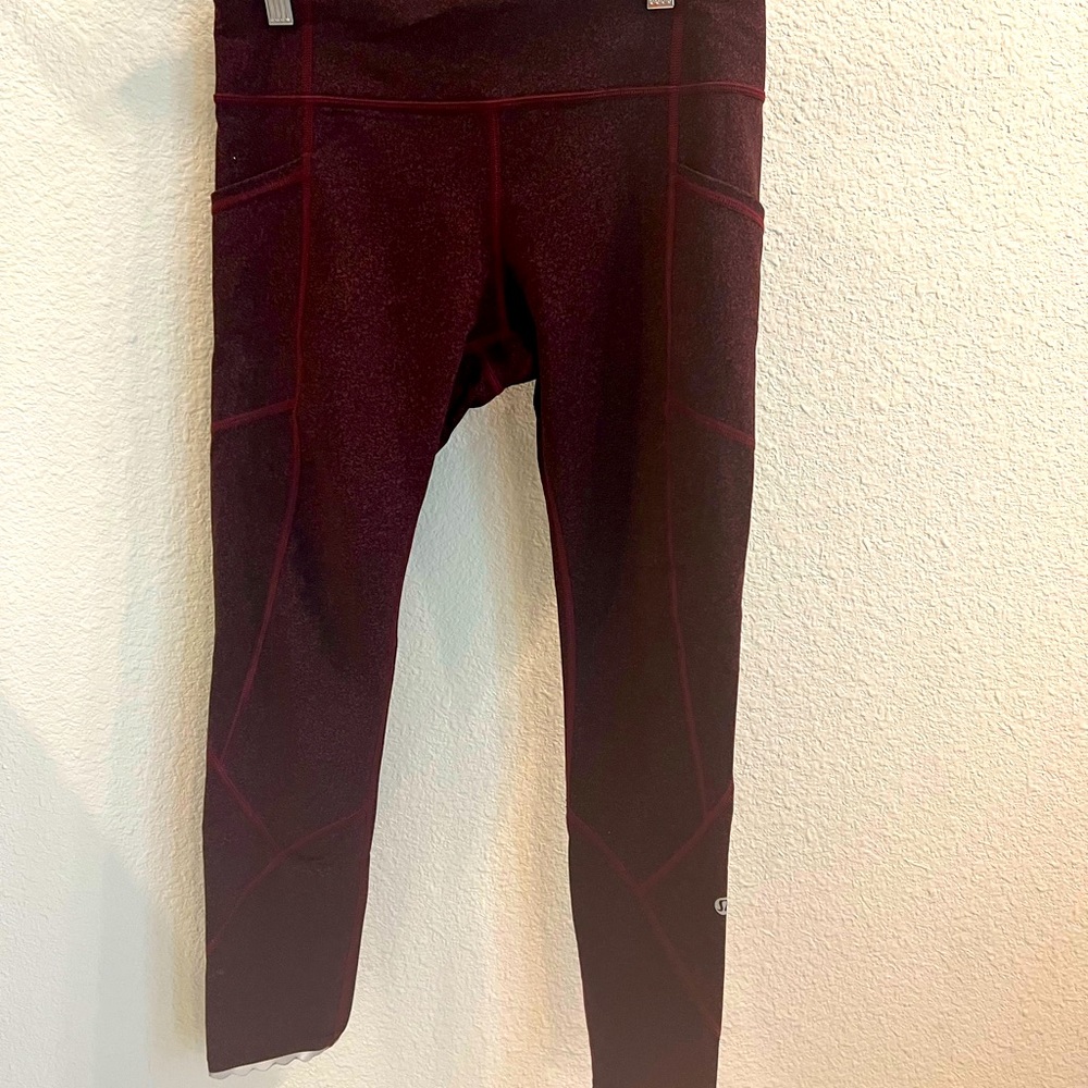 Lululemon Size 8 Capris. These are in EXCELLENT NEW CONDITION zero flaws.